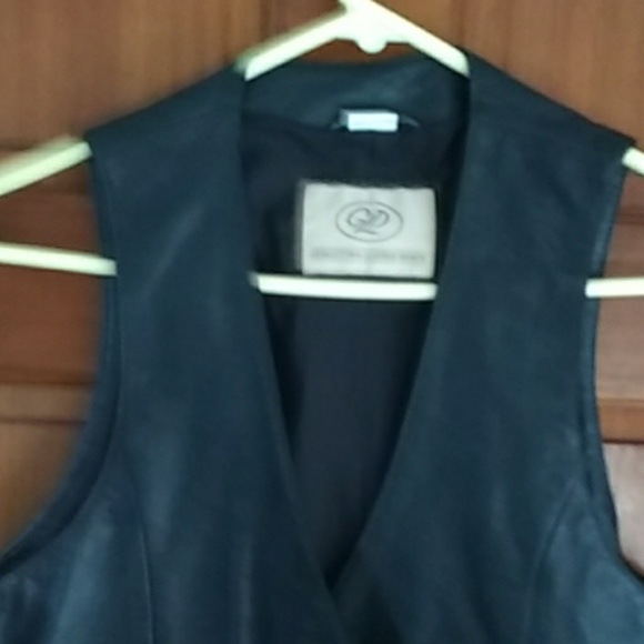 Vest - Picture 3 of 3